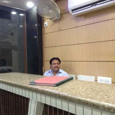 Adb Rooms Hotel De Pal Varanasi Eksteriør billede