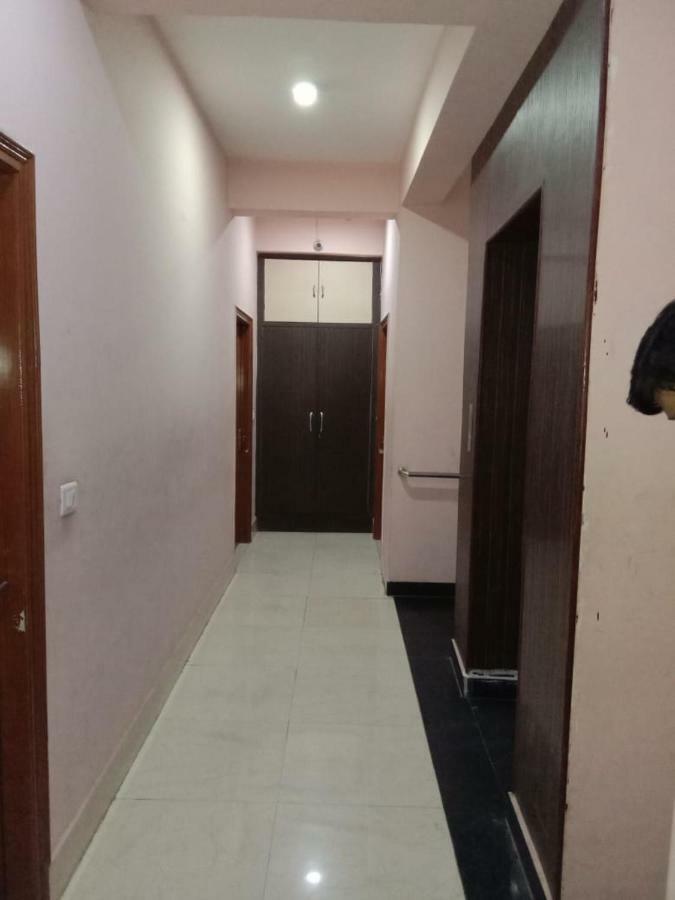 Adb Rooms Hotel De Pal Varanasi Eksteriør billede